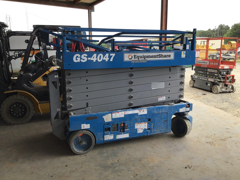 2019 Genie GS-4047 Folding rails with half height swing gate