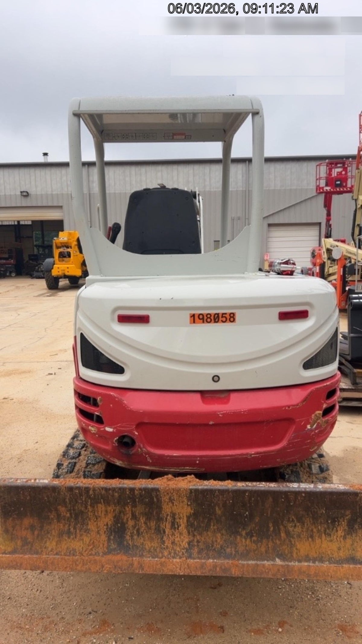 2022 TAKEUCHI TB235-2R