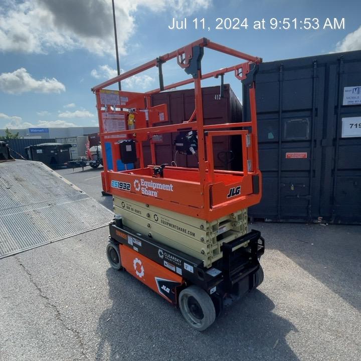 2024 JLG ES1932