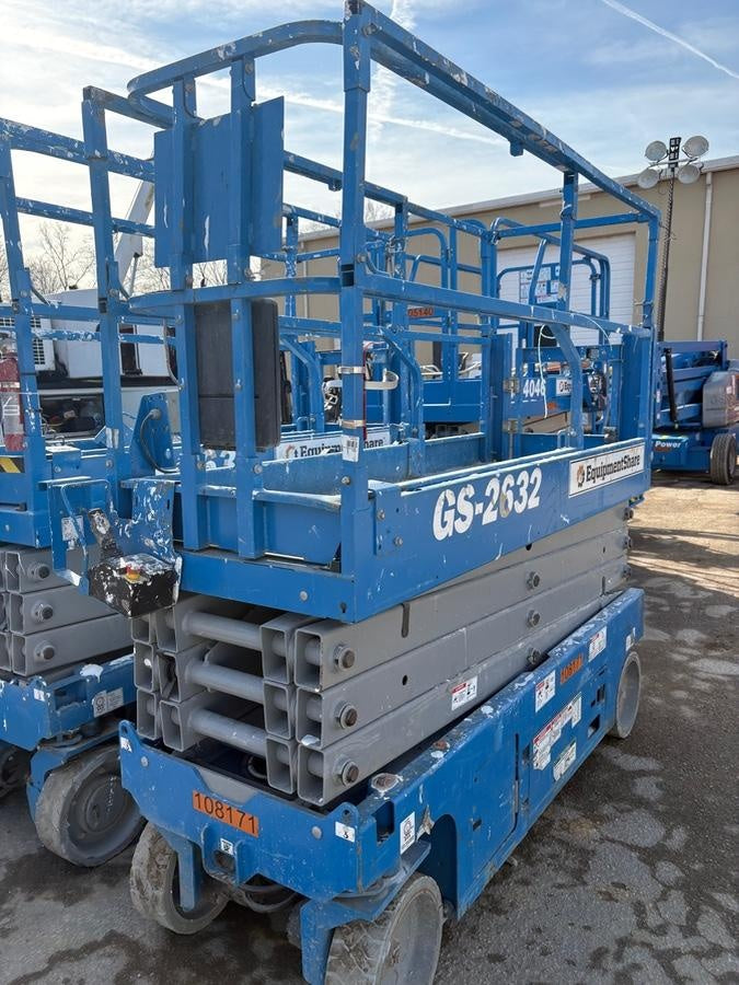 2020 Genie GS-2632 Solid NM Tires, Folding Rails with Half-Height Swing Gate, Beacon