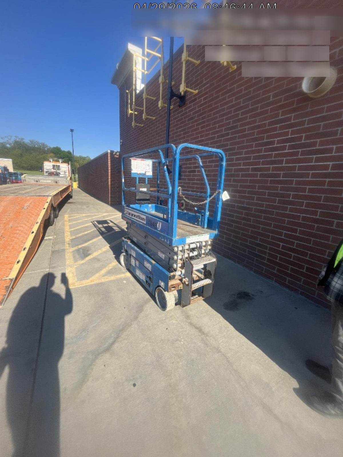 2017 Genie GS-1930 Genie GS-1930 Lift w/Fixed Rail and Chain Entry