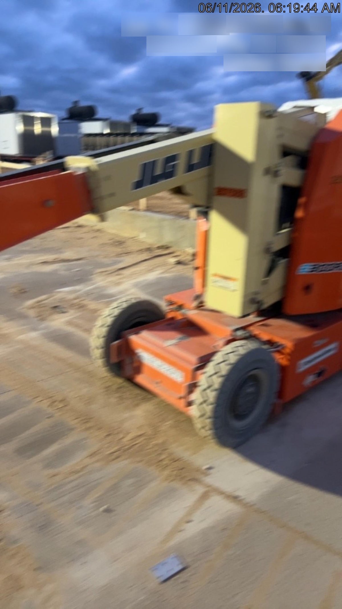 2022 JLG E300AJP
