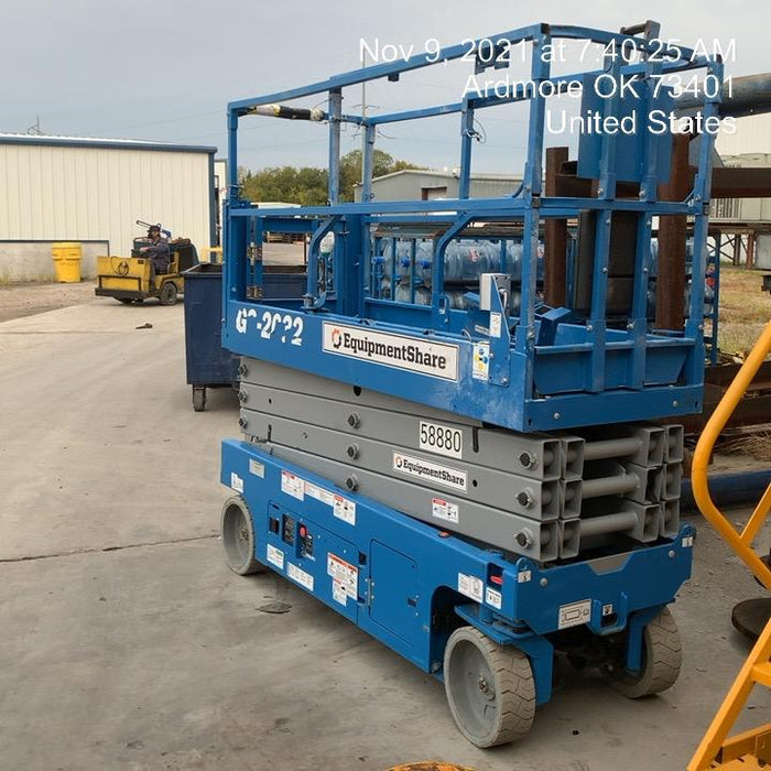 2020 Genie GS-2632 Solid NM Tires, Folding Rails with half-height swing gate, Beacon