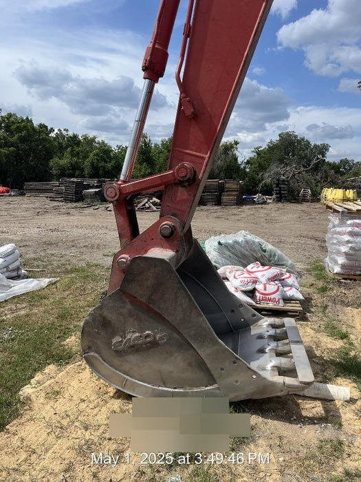 2017 CASE 36" Bucket - Case