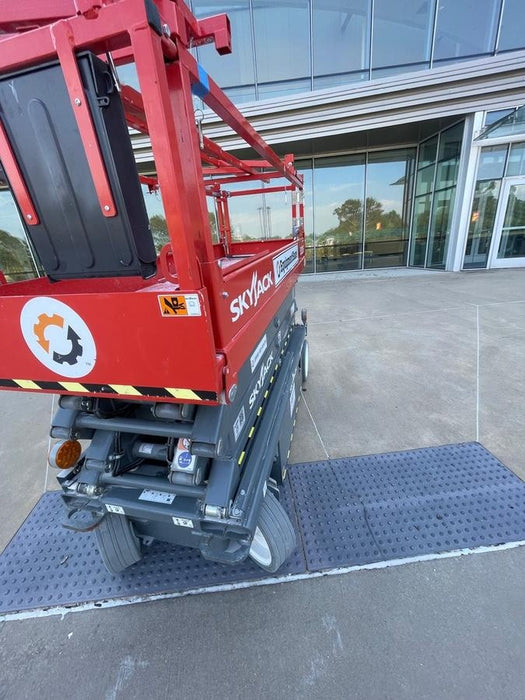 2018 Skyjack SJIII-3219 Skyjack SJIII3219 Scissor Lift w/Trojan Batteries