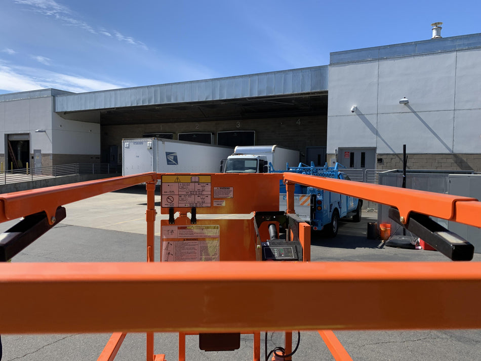 2022 JLG ES1932