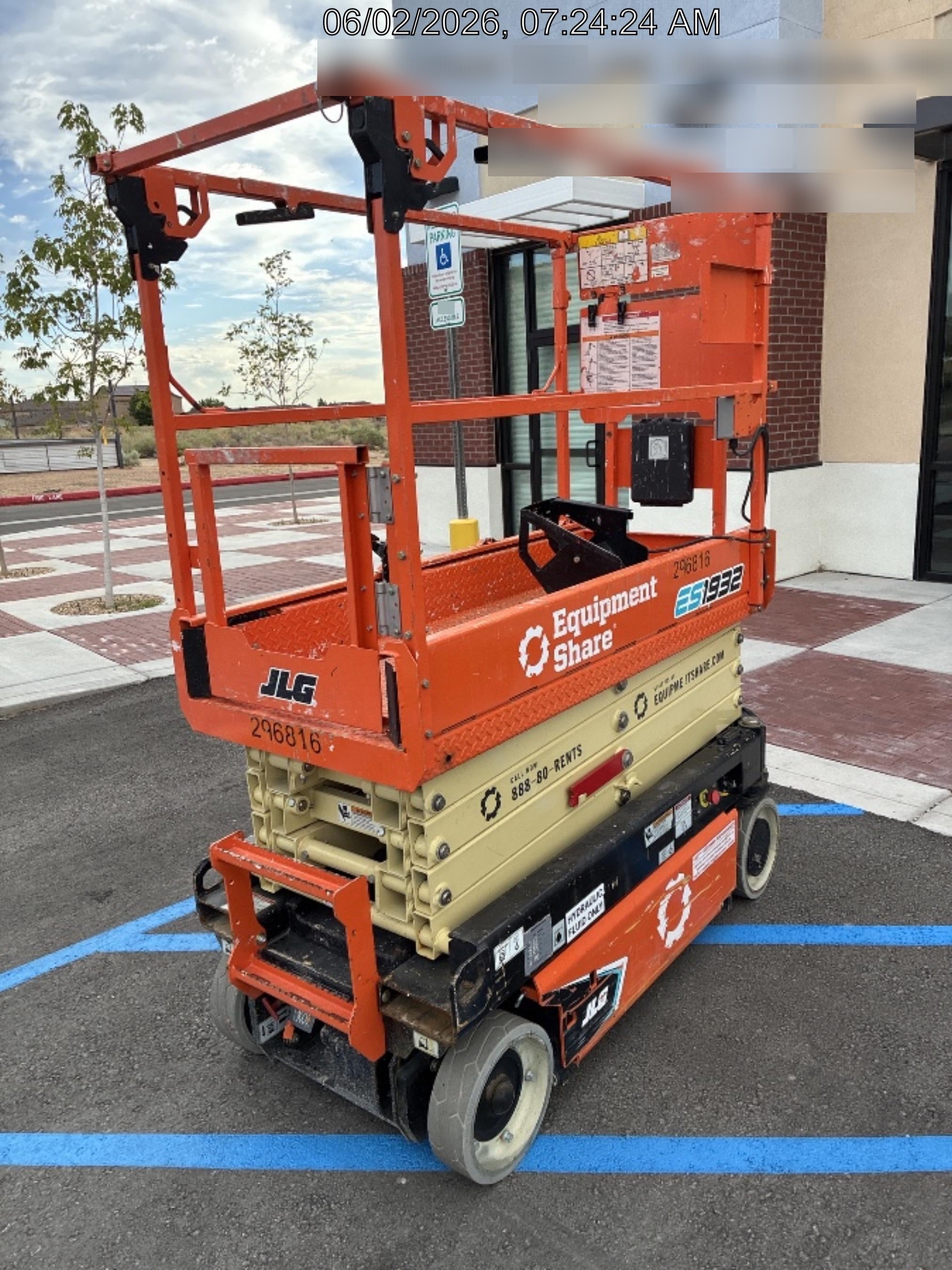 2023 JLG ES1932