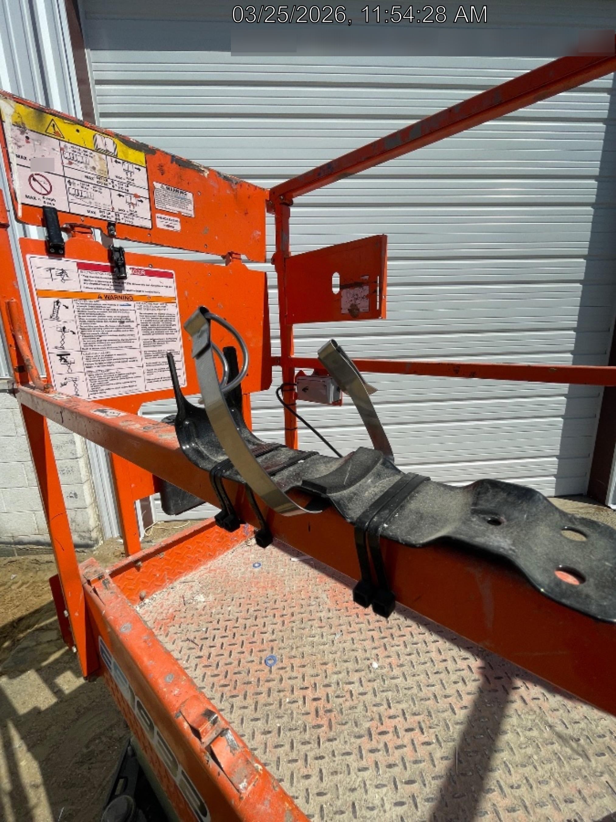 2022 JLG ES1932