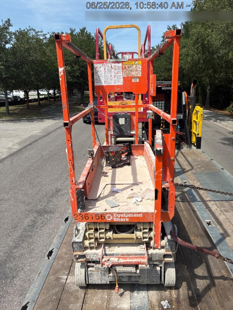 2022 JLG ES1330L