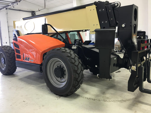 2016 JLG 1055