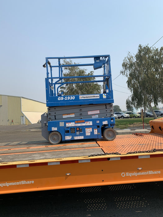 2020 Genie GS-1930 Solid Non Marking Tires, Beacon, Folding rails with half height swing gate, 800W Inverter