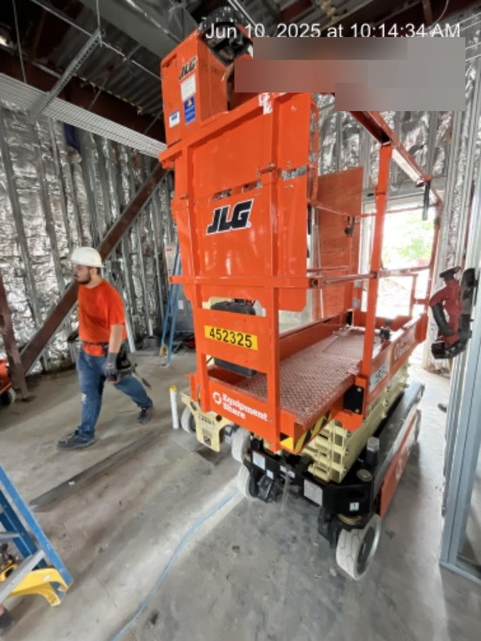2024 JLG ES1932