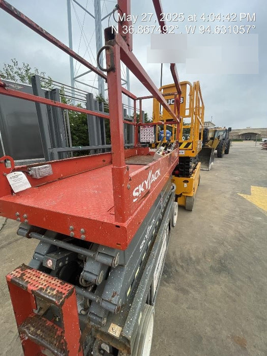 2016 Skyjack SJIII-3226 26' Electric Scissor Lift