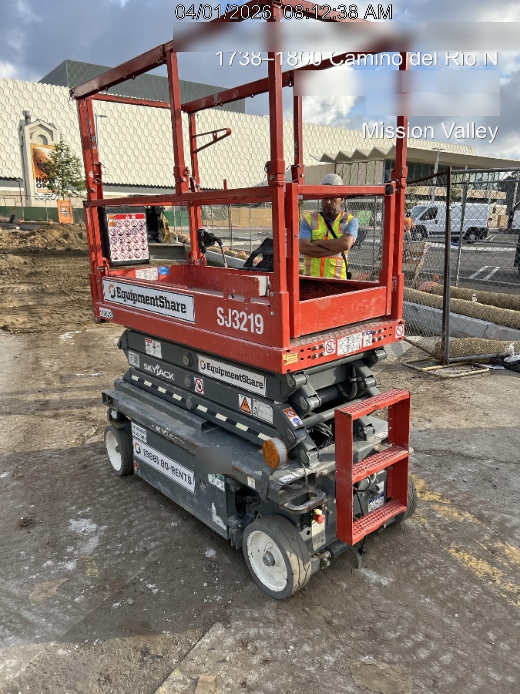 2020 Skyjack SJIII-3219 Solid NM Tires, Half height spring hinged entry gate, Dual Beacons, 800W Inverter