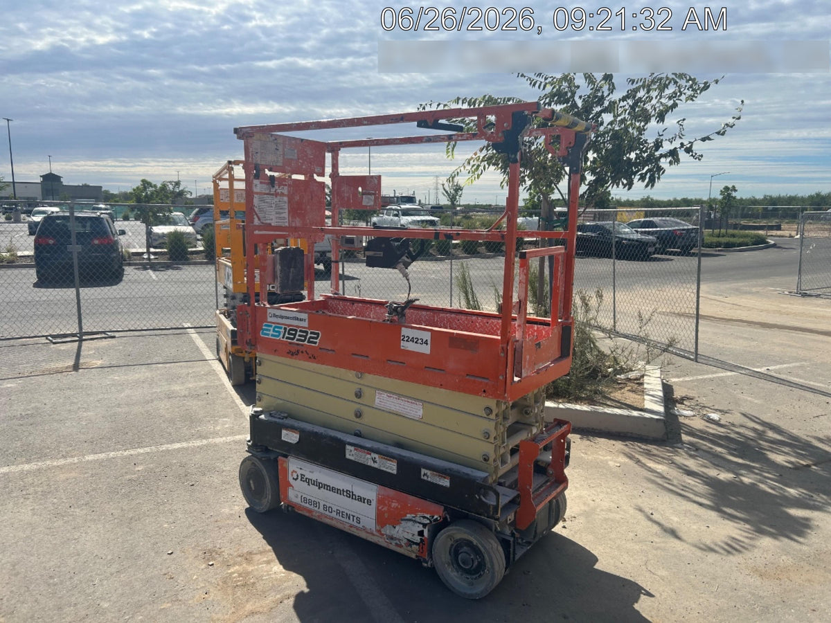 2022 JLG ES1932