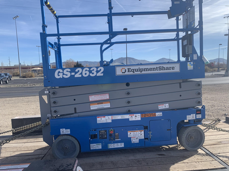 2020 Genie GS-2632 Solid NM Tires, Folding Rails with Half-Height Swing Gate, Beacon