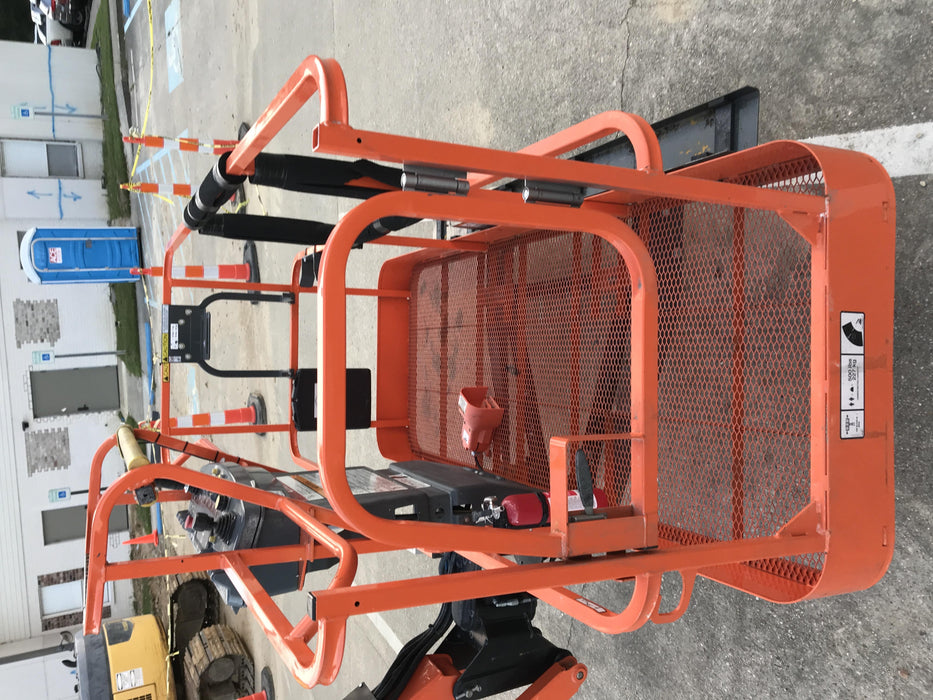 2019 JLG 800AJ
