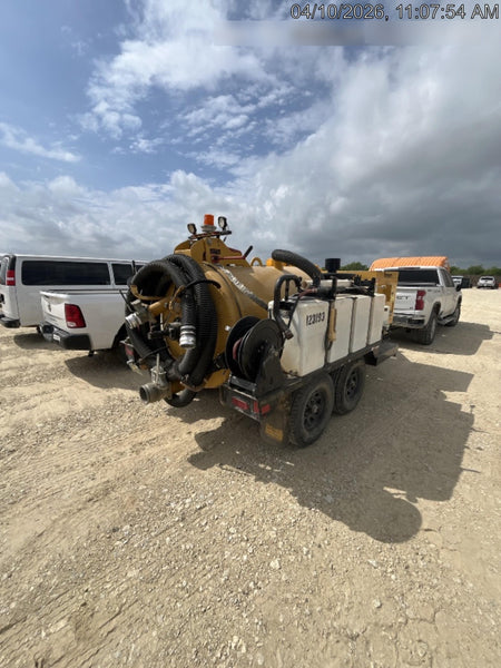 2021 Vac-Tron LP573XDT 500 Gallon Debris Tank w/ Hydraulic Tilt, two (2) 100 Gallon Water Tanks, Low Profile Torsion Axles (12,000 GVWR)