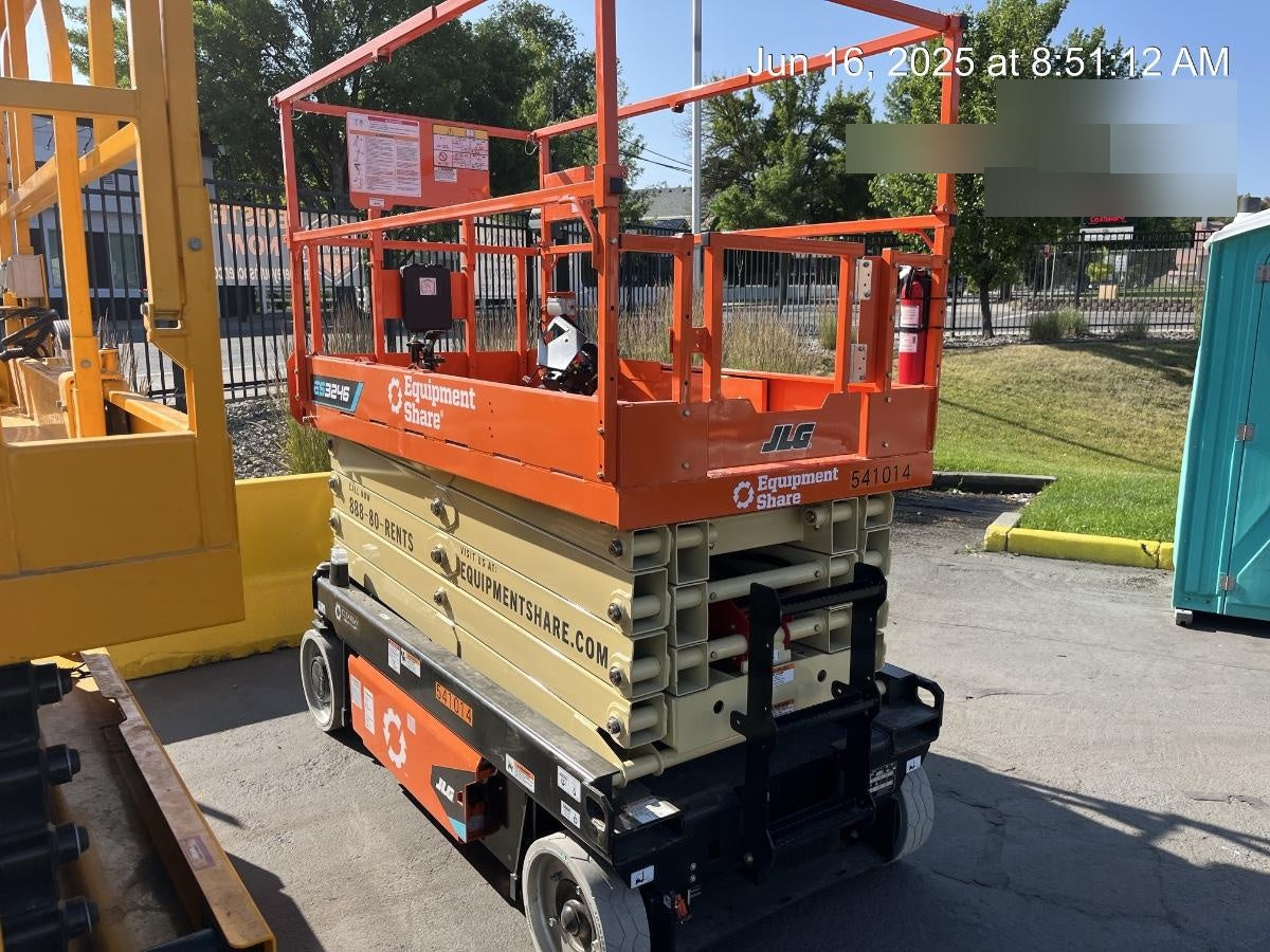 2025 JLG ES3246