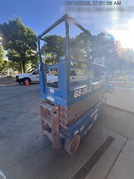 2019 Genie GS-2632 Folding rails with half height swing gate