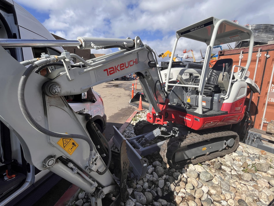 2022 TAKEUCHI TB230R
