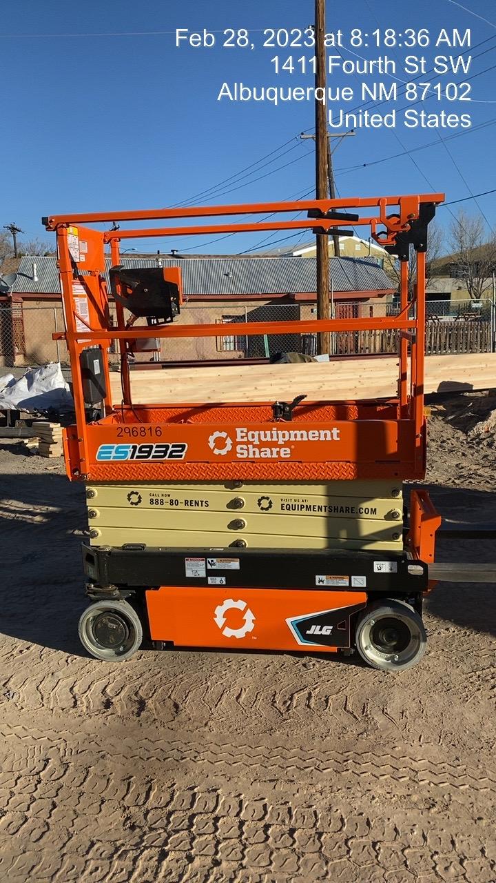 2023 JLG ES1932