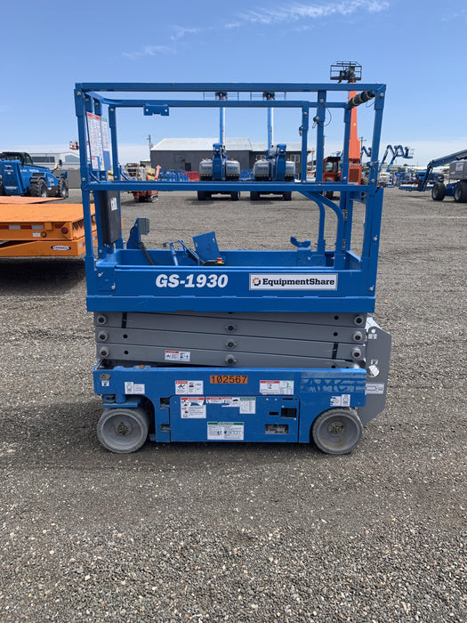 2020 Genie GS-1930 Solid Non Marking Tires, Beacon, Folding rails with half height swing gate, 800W Inverter