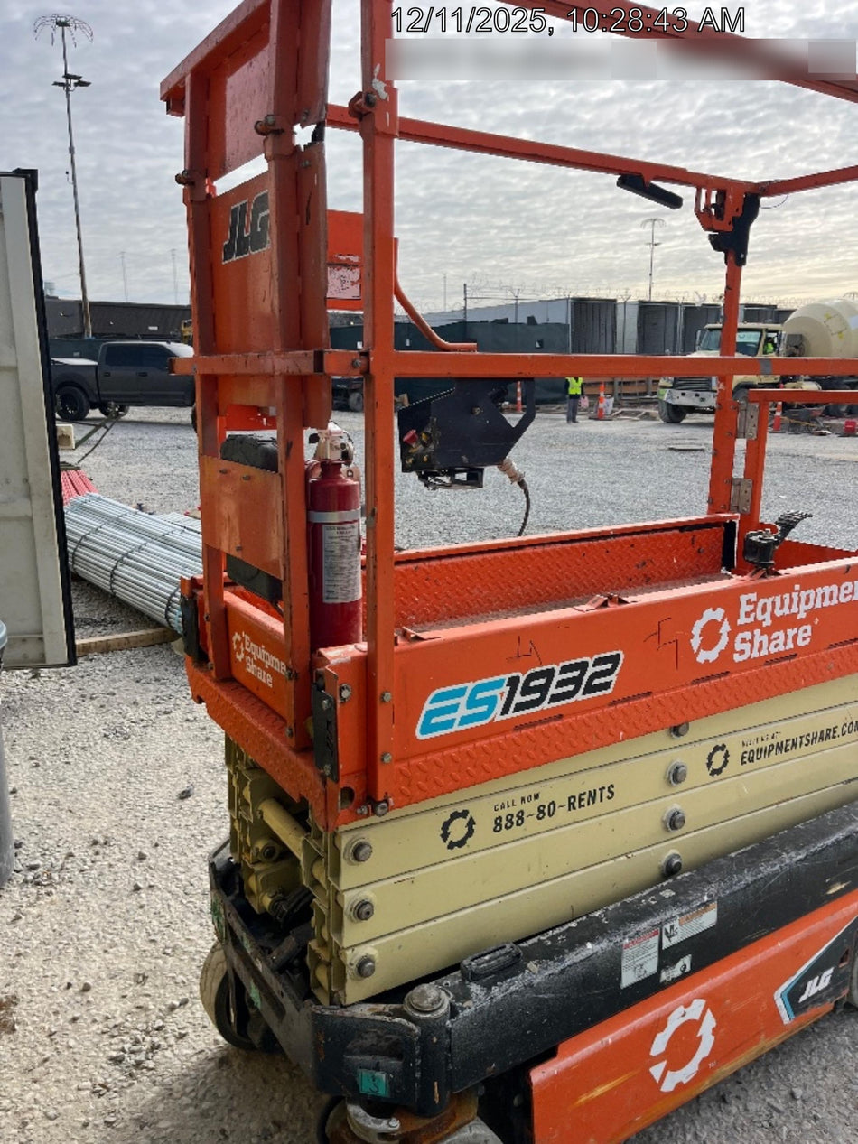 2022 JLG ES1932