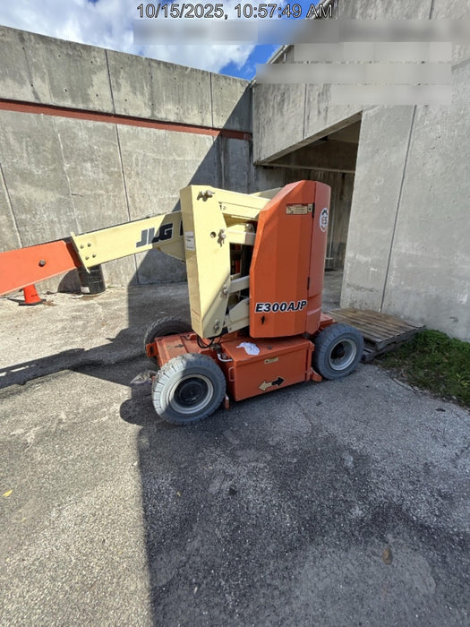 2019 JLG E300AJP