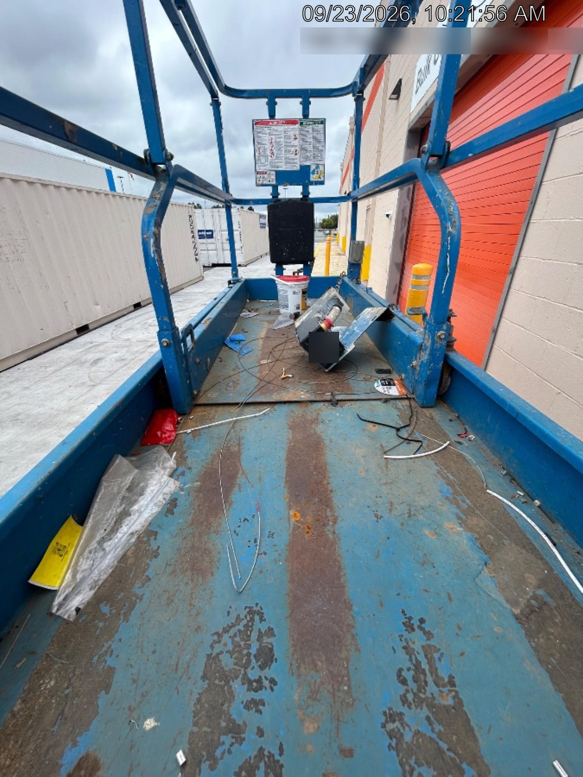 2019 Genie GS-2632 Folding rails with half height swing gate