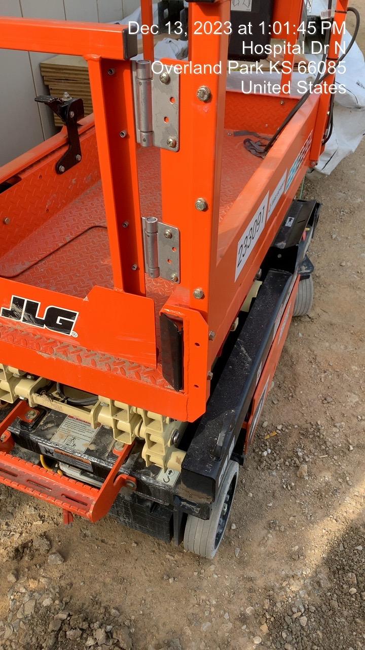 2022 JLG ES1330L