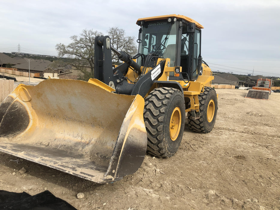 2019 John Deere 524L Cab/Heat/AIR, 3rd Function Hydraulics, Hydraulic JRB QC 2.75 Yd. Bucket, 60" Carriage/72" Forks