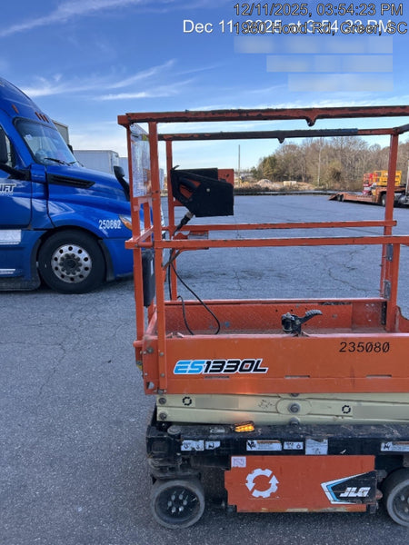 2022 JLG ES1330L