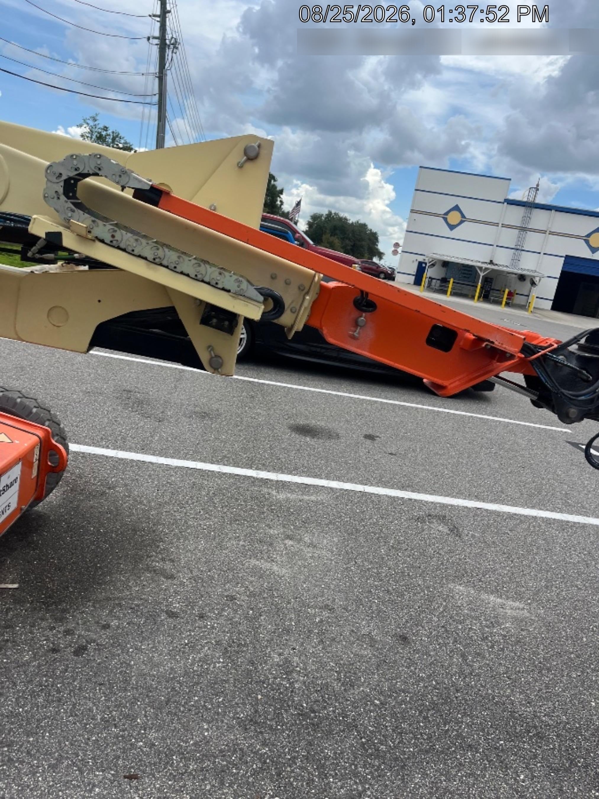2021 JLG E400AJP Narrow