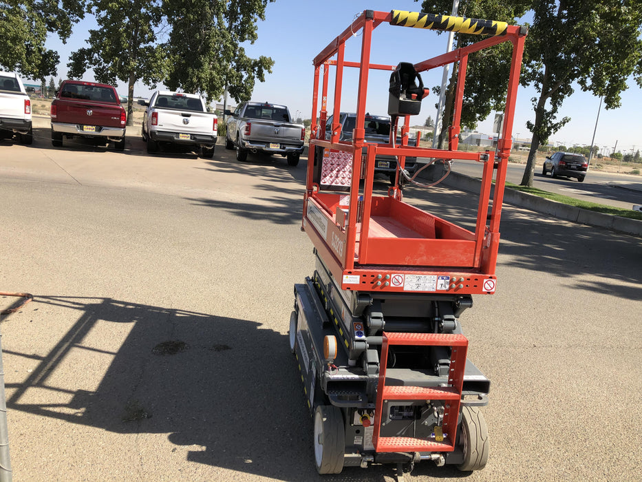 2020 Skyjack SJIII-3219 Solid NM Tires, Half height spring hinged entry gate, Dual Beacons, 800W Inverter