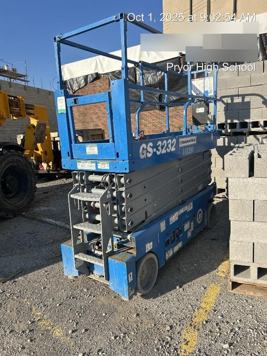 2020 Genie GS-3232 Standard, Folding half height swing gate, 800W Inverter