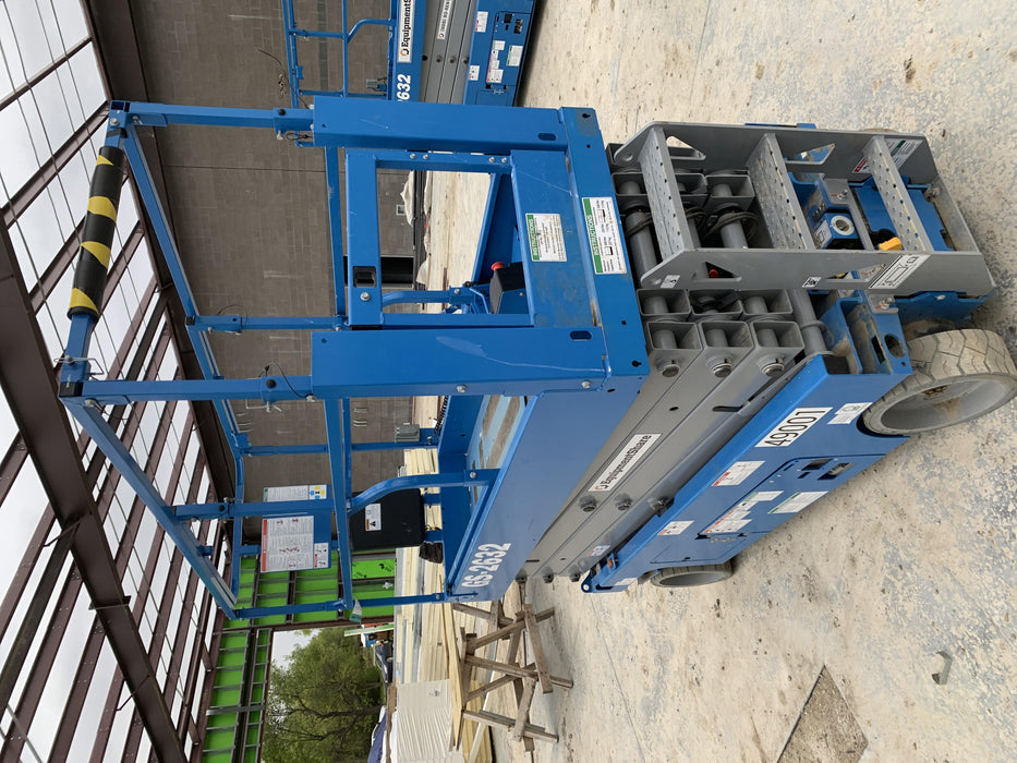 2019 Genie GS-2632 Folding rails with half height swing gate