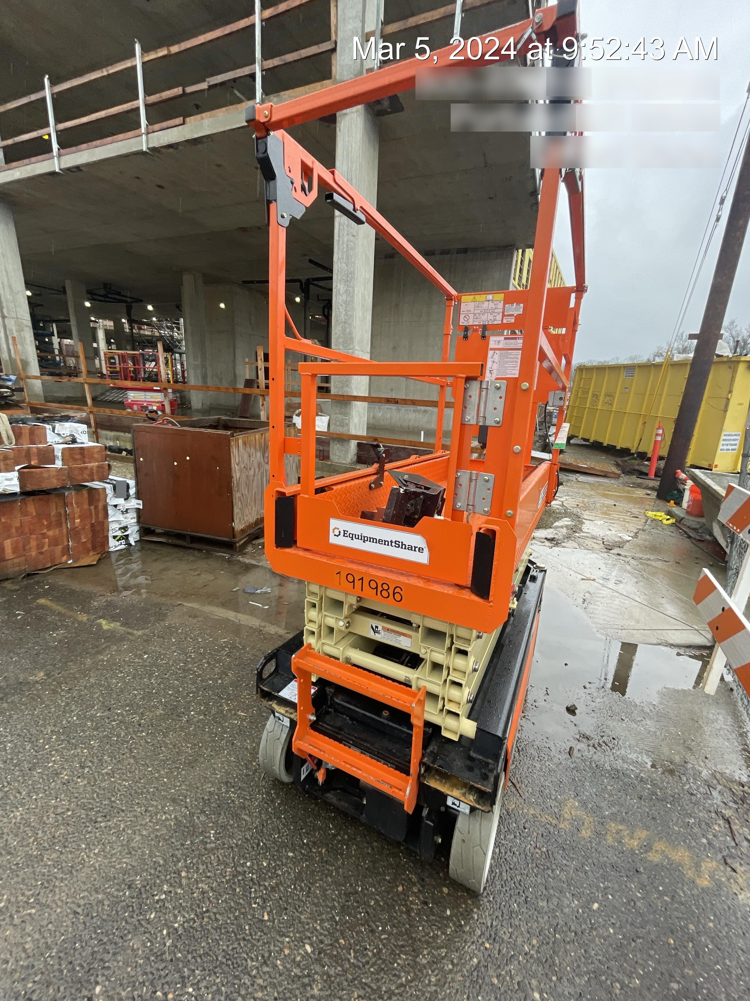 2021 JLG ES1932