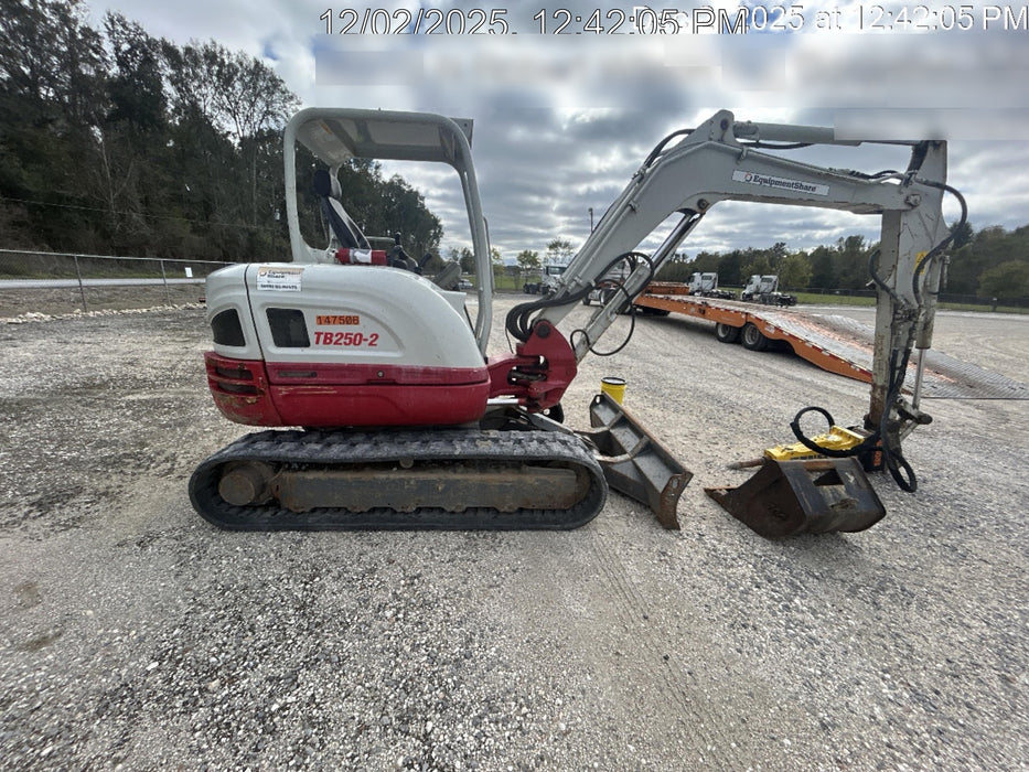 2021 TAKEUCHI TB250-2