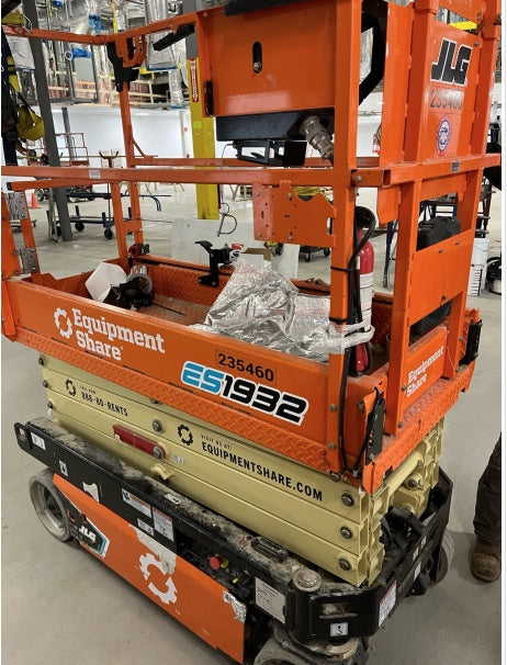 2022 JLG ES1932