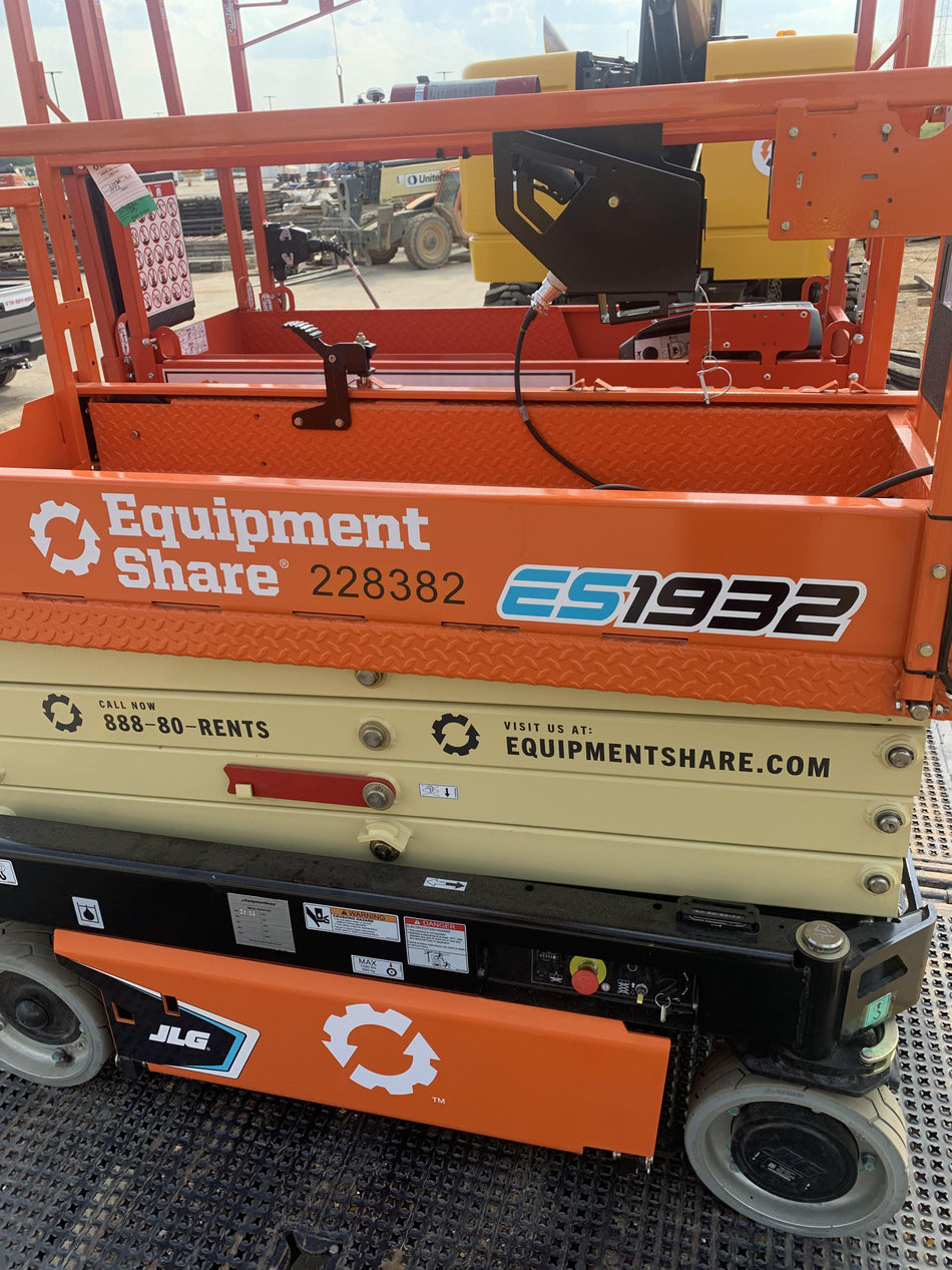 2022 JLG ES1932
