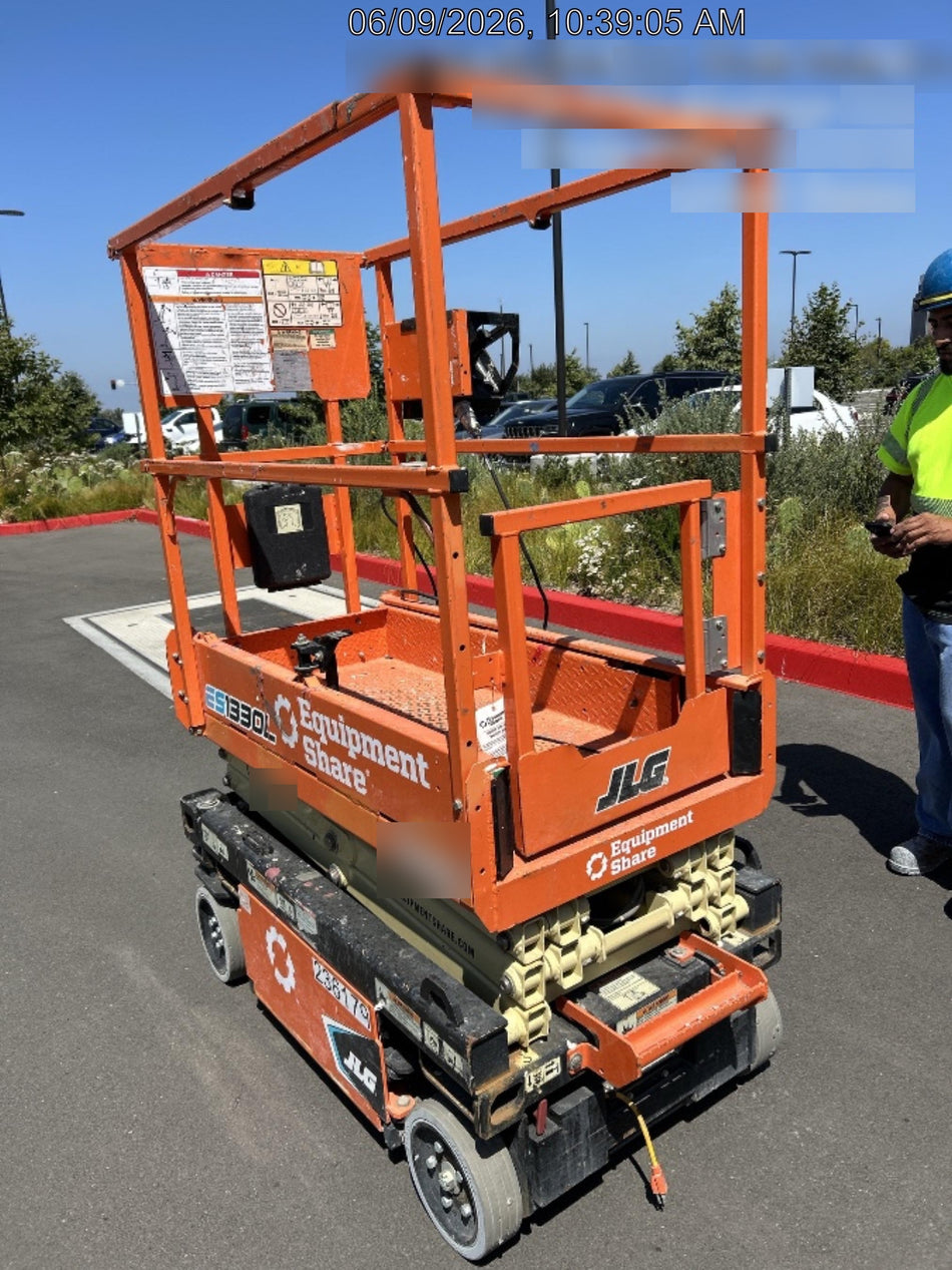 2022 JLG ES1330L