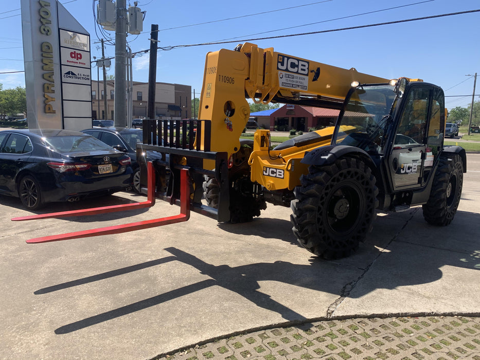 2020 JCB 509-42 Cab/Heat/Air, Solid Tires, Work Lights, Beacon, Aux Hydraulics, Back up Alarm, Lifting Eye, ES Decals