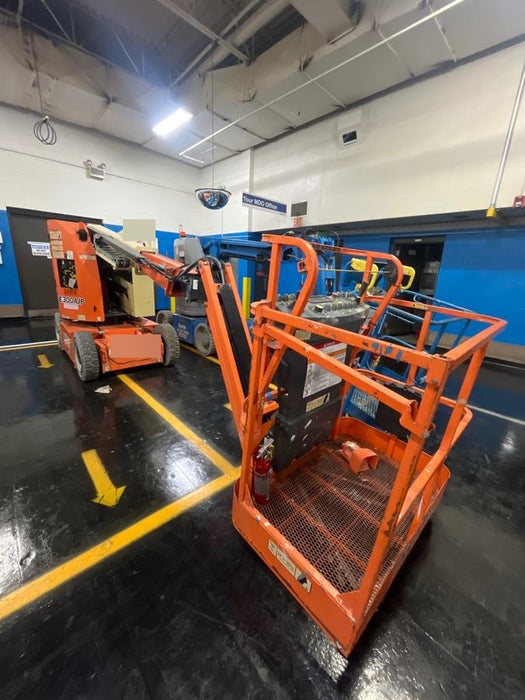 2019 JLG E300AJP