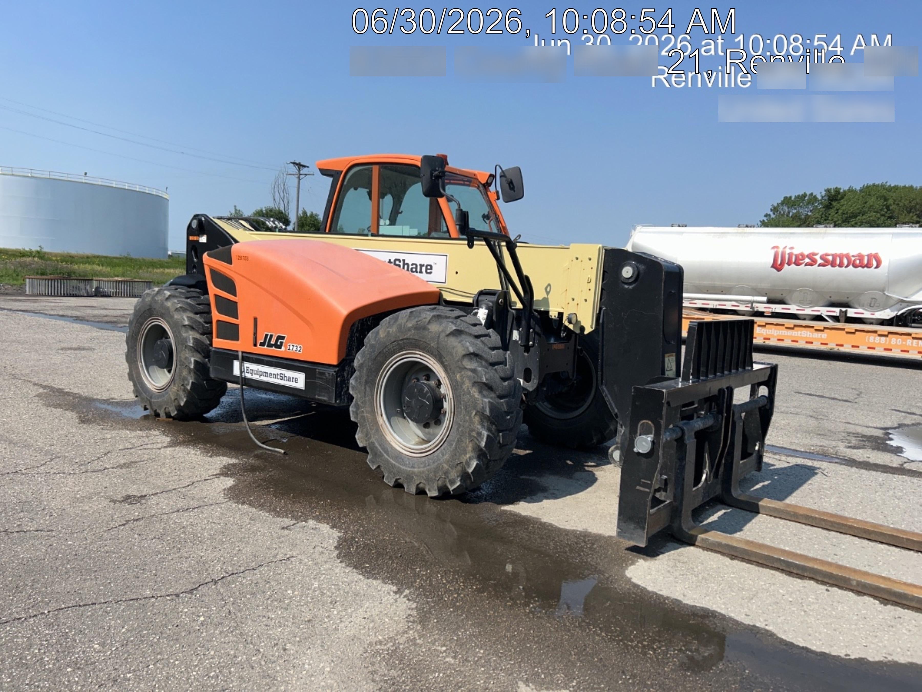2021 JLG 1732