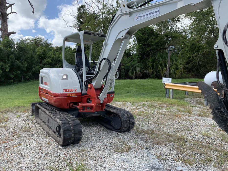 2020 TAKEUCHI TB250-2