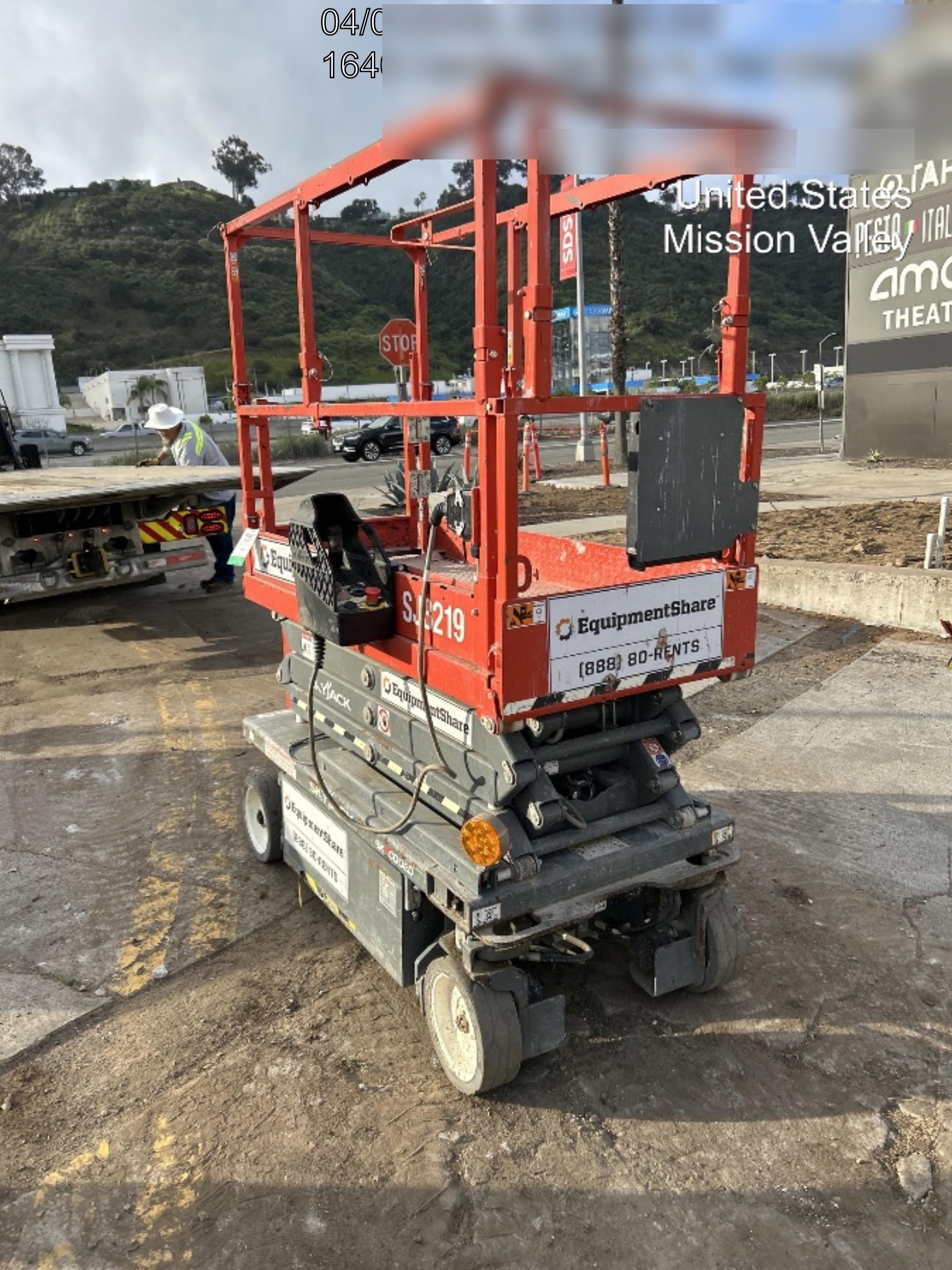 2020 Skyjack SJIII-3219 Solid NM Tires, Half height spring hinged entry gate, Dual Beacons, 800W Inverter