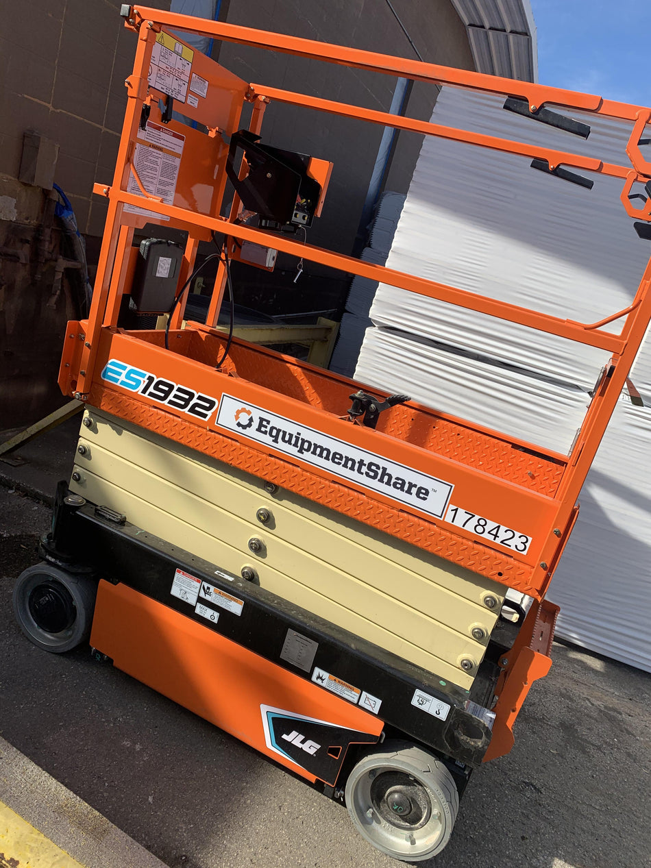 2021 JLG ES1932