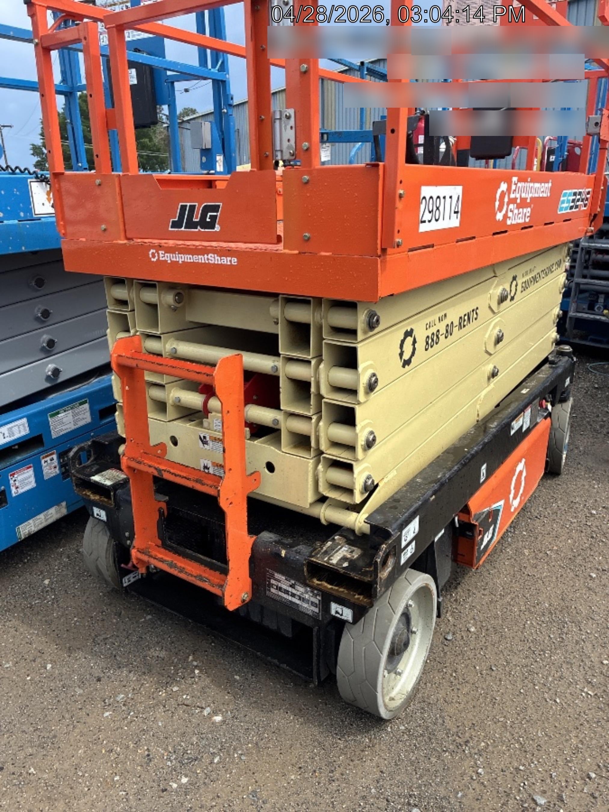 2023 JLG ES3246