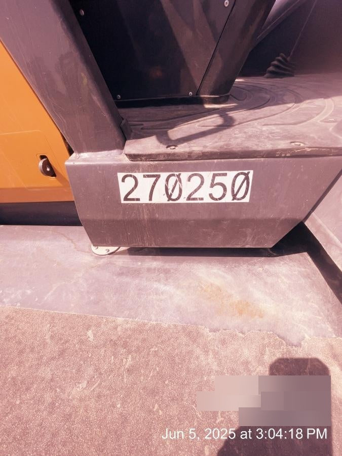 2023 CASE 588H